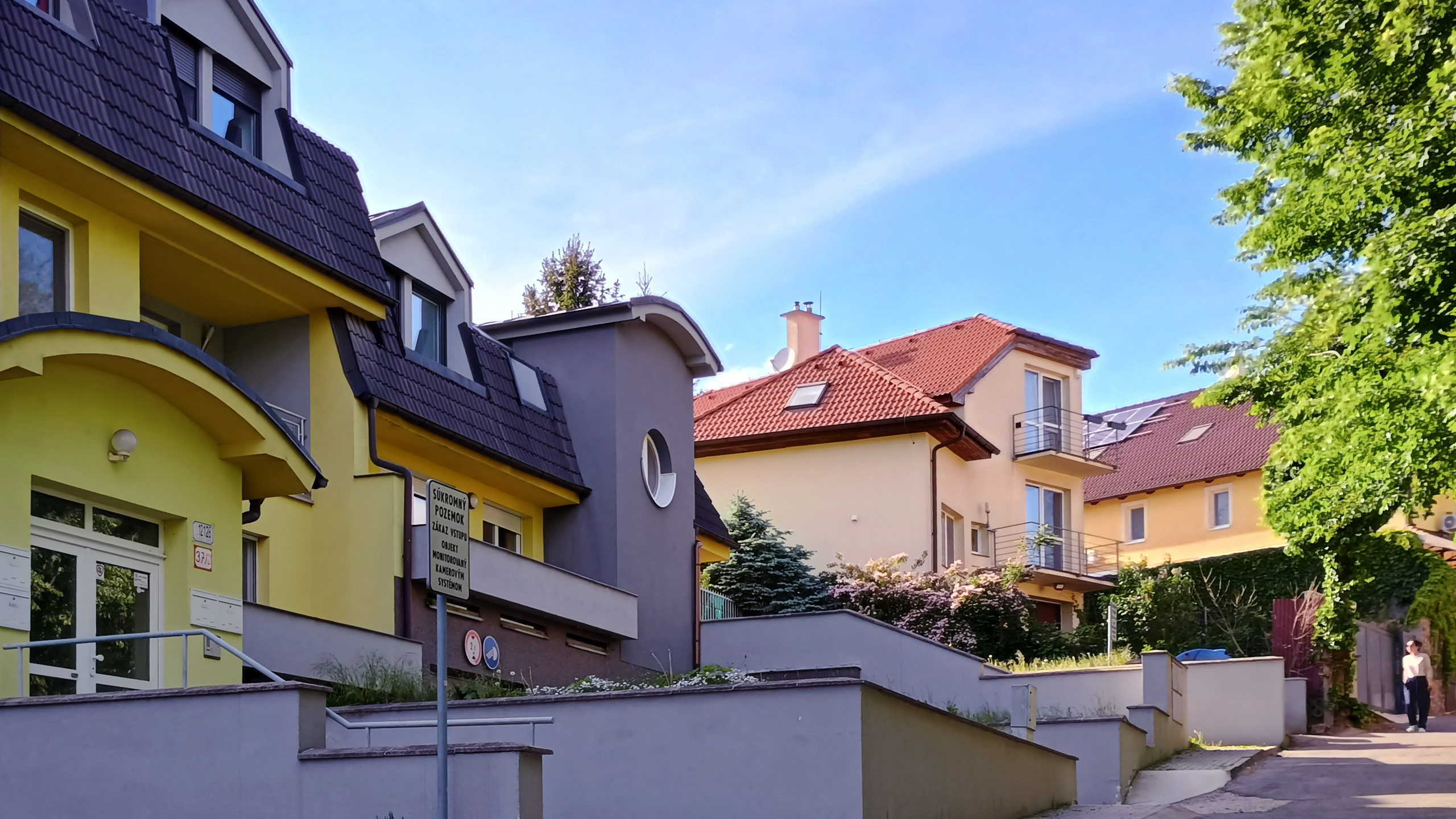 Koliba, Bratislava - Okolie domu - Obr.č.1
